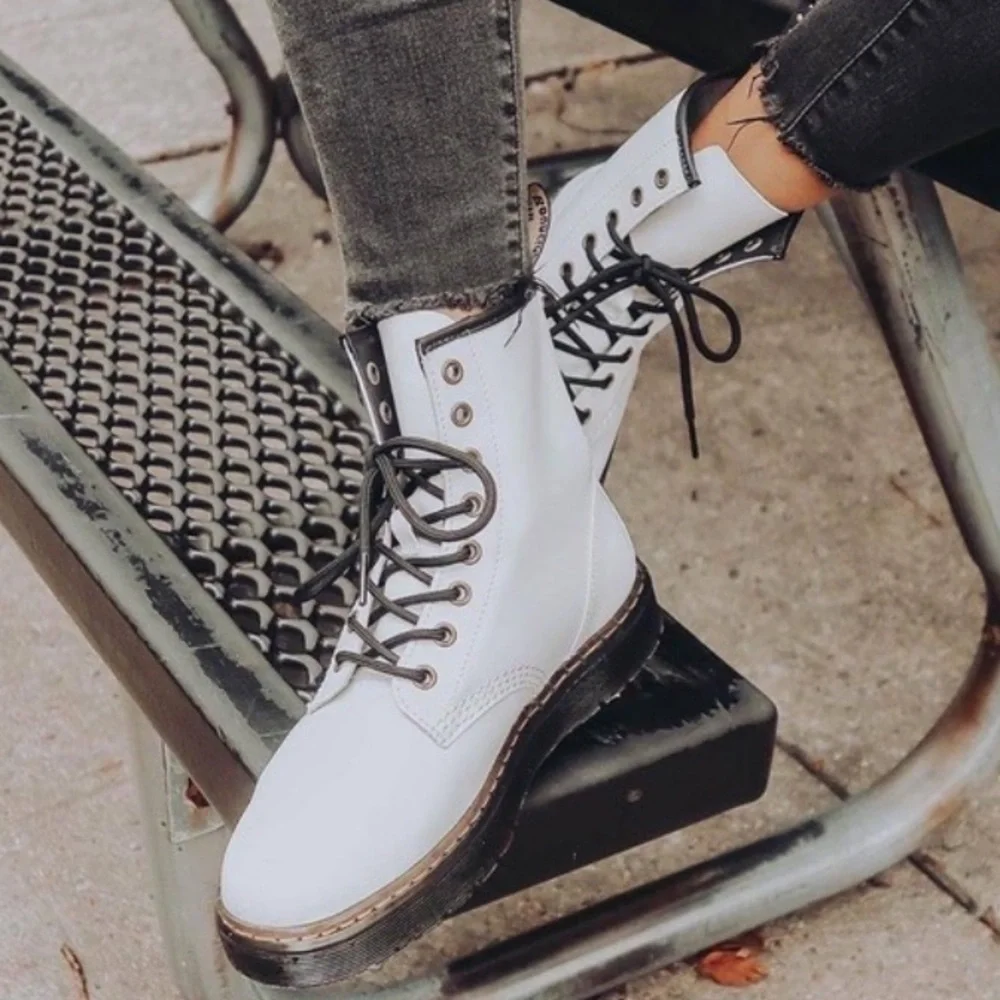 NEW Dr. Martens Zavala Eyelet White Patent Boots 8 - Picture 1 of 8